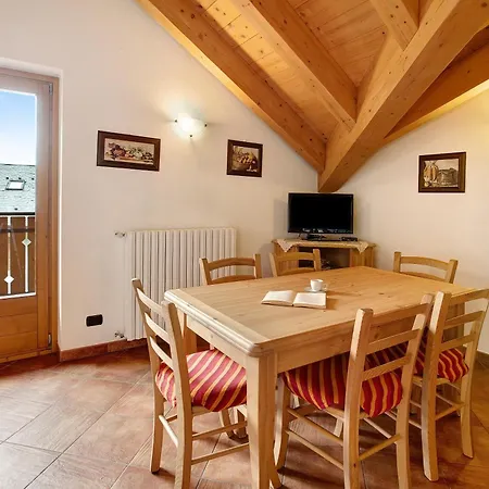 Casa Michela Trilocale Mansardato 公寓 *